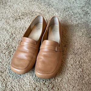 Leather tan beige buttery soft loafers Anne Klein size 7.5